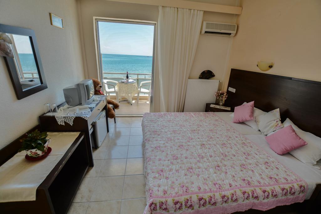 Hotel Achillion Makrygialos Buitenkant foto