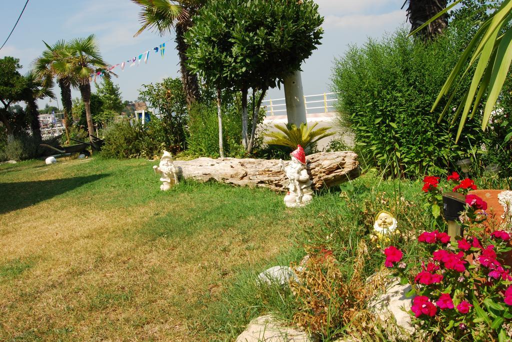 Hotel Achillion Makrygialos Buitenkant foto